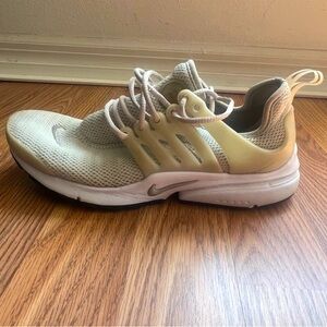 Nike Women's Sneakers in Cream and Tan